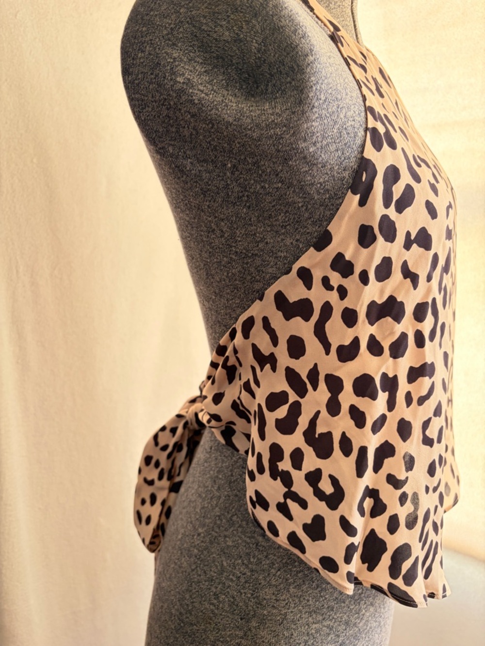Alice + Olivia Frenchie handkerchief leopard halter top - Picture 2 of 11